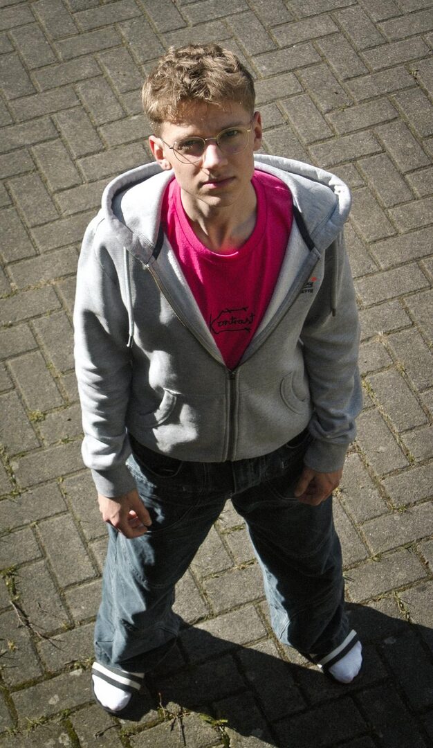 Marten von Kontrast, Bassist